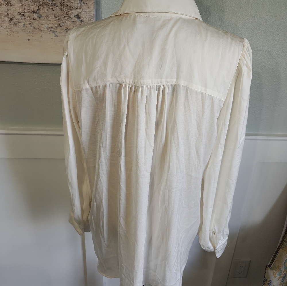 Banana Republic Cream Deep V Neck with collar blouse - Picture 4 of 6